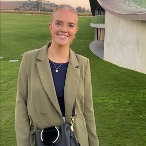 Meet your Posher, Rose